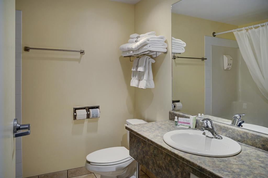 Lakeview Inns & Suites - Okotoks Szoba fotó